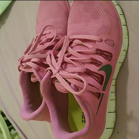 NIKE FREE RUN