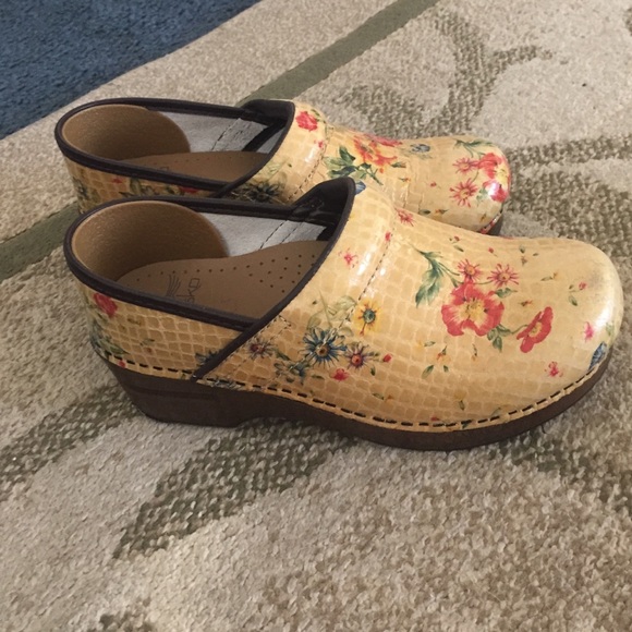 Floral dansko