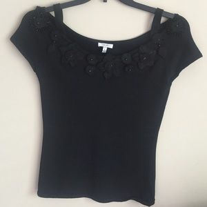 Cache flower top with mini peekaboo straps