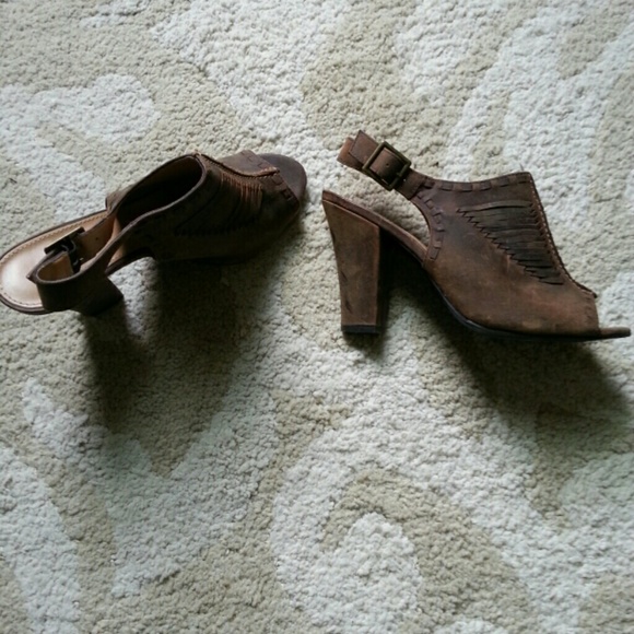 Brown brand new leather sling backs