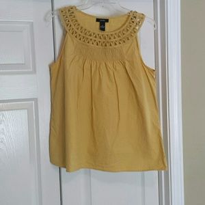 Sleeveless yellow top