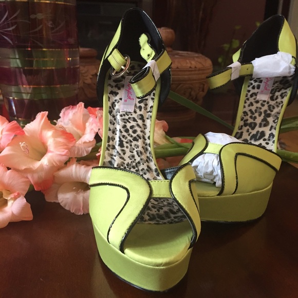 💚✨NIB✨ Lime Platform Pumps - Picture 2 of 4