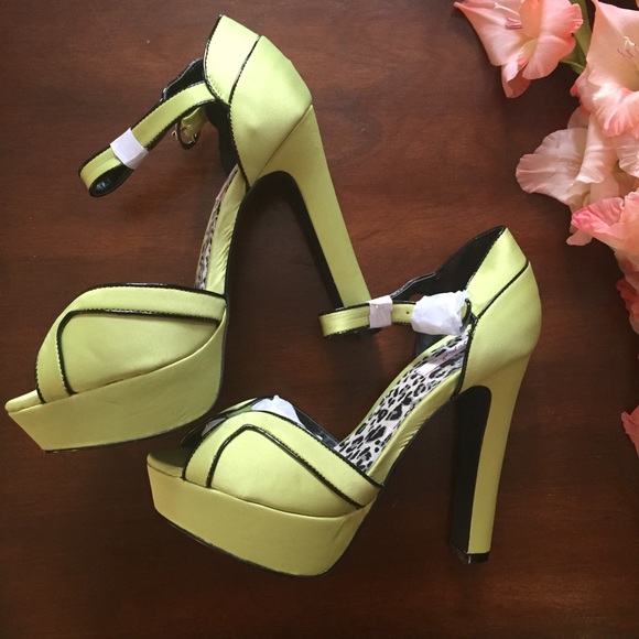 💚✨NIB✨ Lime Platform Pumps - Picture 3 of 4
