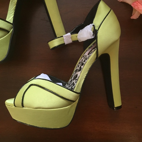 💚✨NIB✨ Lime Platform Pumps - Picture 4 of 4