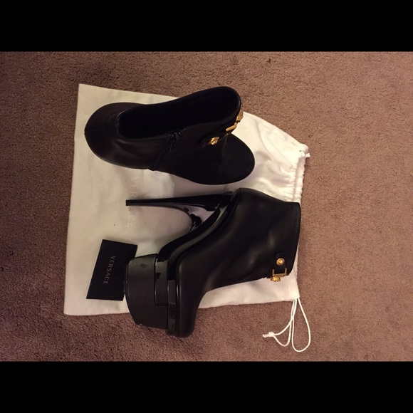 Versace ankle booties - Picture 3 of 3