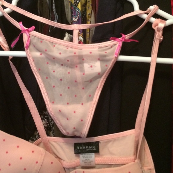 Lingerie - Picture 2 of 2