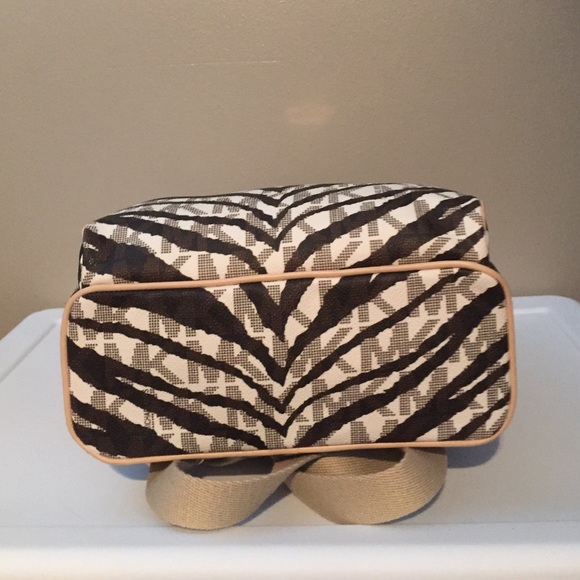 ❤️NEW!!!❤️RARE! LAST ONE! Michael Kors Jet Set Vanilla Small backpack. main image 10