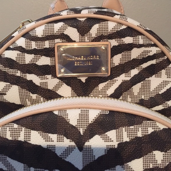 ❤️NEW!!!❤️RARE! LAST ONE! Michael Kors Jet Set Vanilla Small backpack. main image 9