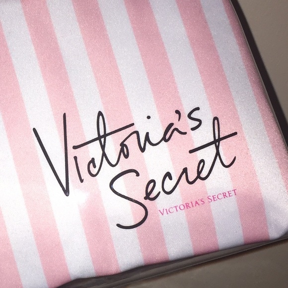 Victoria's Secret Cosmetic bag 💄 - Picture 3 of 4