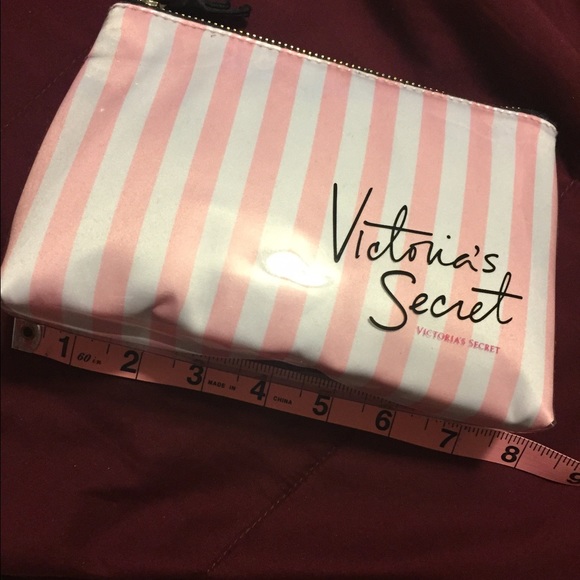Victoria's Secret Cosmetic bag 💄 - Picture 4 of 4