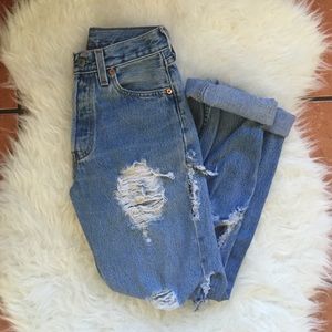 🚫ON HOLD🚫 Distressed Mid-Rise Levis