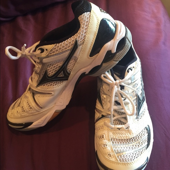 White Mizuno volleyball shoes