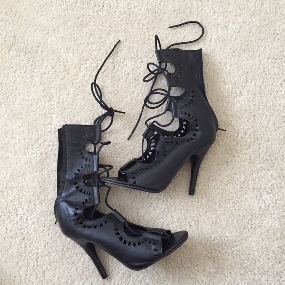 Laced up heels - Picture 4 of 4