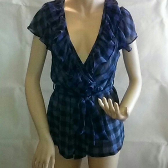 Tops - A NWT Woven Top With Matching Belt