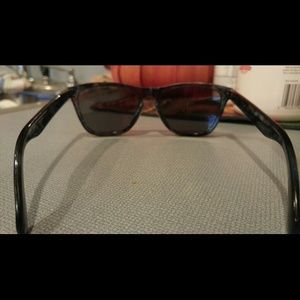 Oakley frogskin sunglasses not polarized
