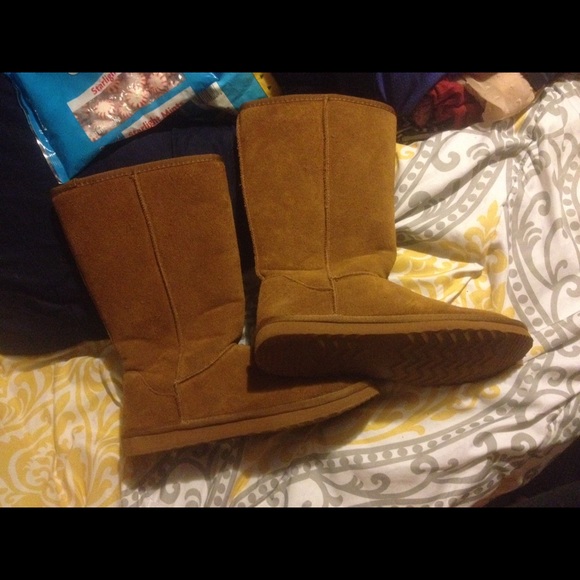 STILL AVAILABLE*Brown faux uggs
