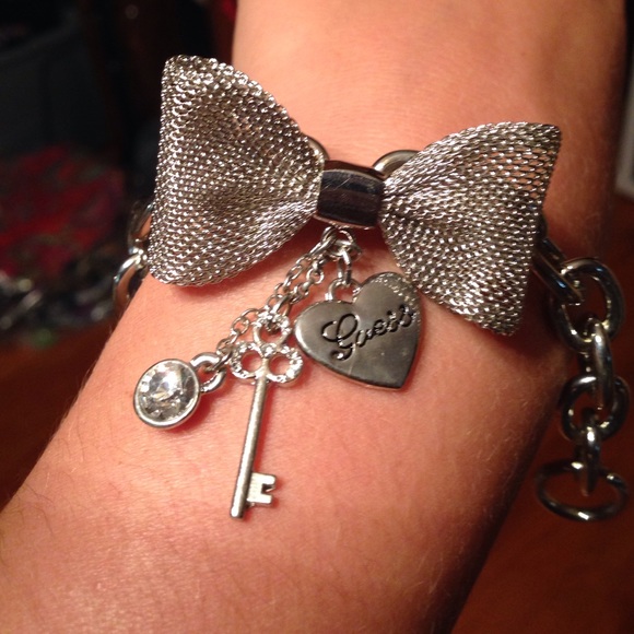 GUESS SILVER CHARM BRACELET - Picture 2 of 3