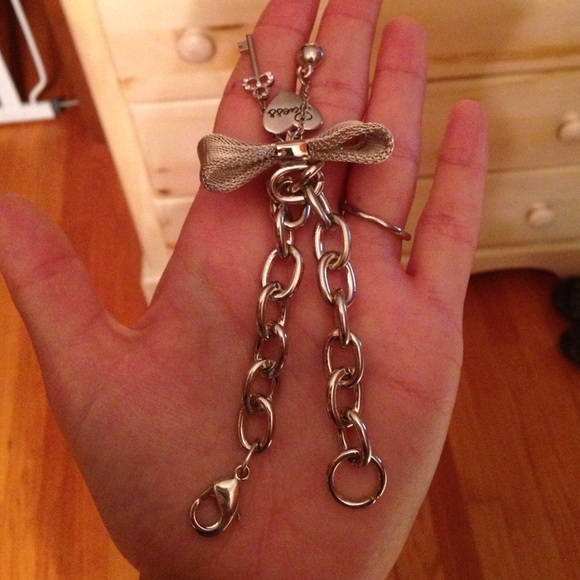 GUESS SILVER CHARM BRACELET - Picture 3 of 3