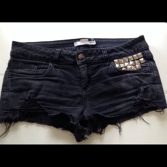 Forever 21 Denim - ✨Daisies - black cutoff distressed and studded✨