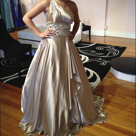 Sherri hill nude prom dress