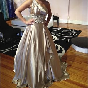 Sherri hill nude prom dress