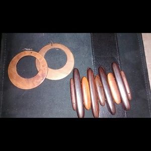 Wooden earrings and bracelet