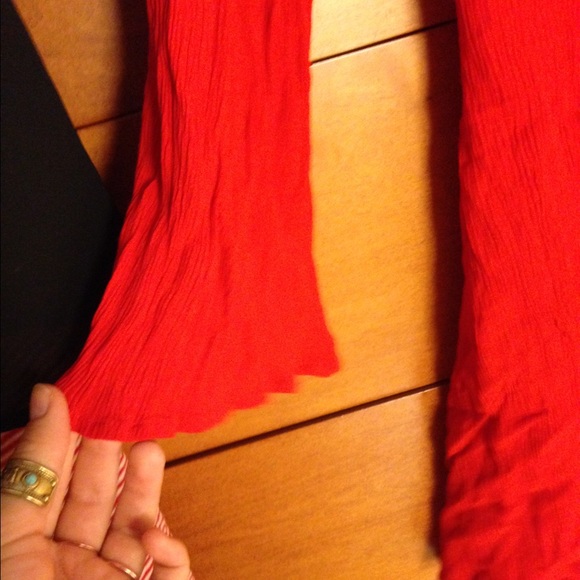 Bell Sleeve Red Dress - Picture 4 of 4