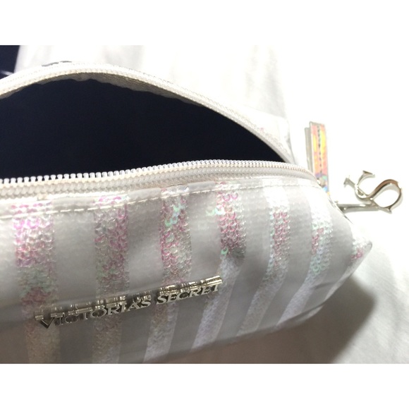 ❌SOLD❌Victoria's Secret makeup bag - Picture 3 of 3