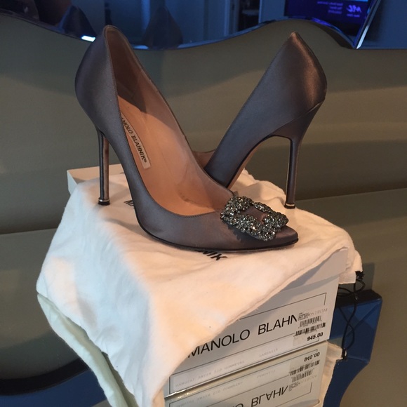 100% authentic Manolo Blahnik  Hangisi 😍😍