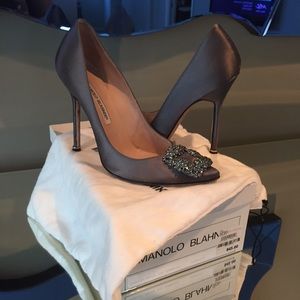 100% authentic Manolo Blahnik  Hangisi 😍😍