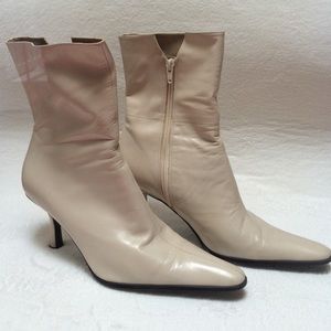Nine West ivory "kidskinboots