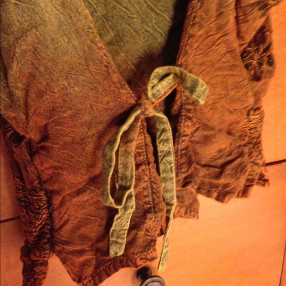 Dip Dye Embroidered Crop Tank - Picture 3 of 3