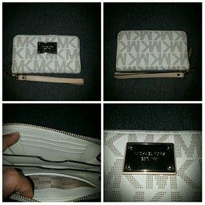 SOLD! NWOT Michael Kors Cell Phone Wallet