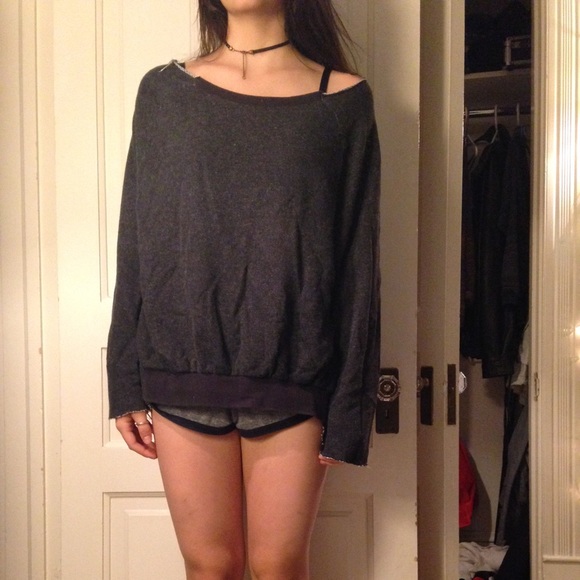 Oversized Grunge Open Back Sweater - Picture 2 of 3