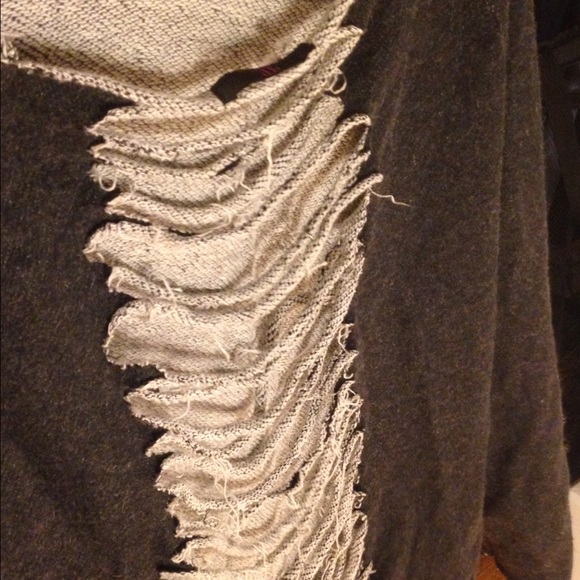 Oversized Grunge Open Back Sweater - Picture 3 of 3