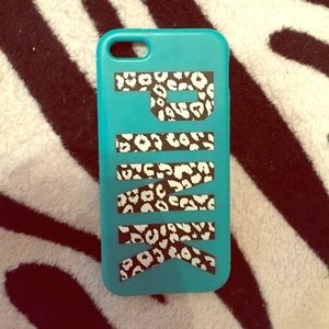 pink vs iPhone 5/5s case