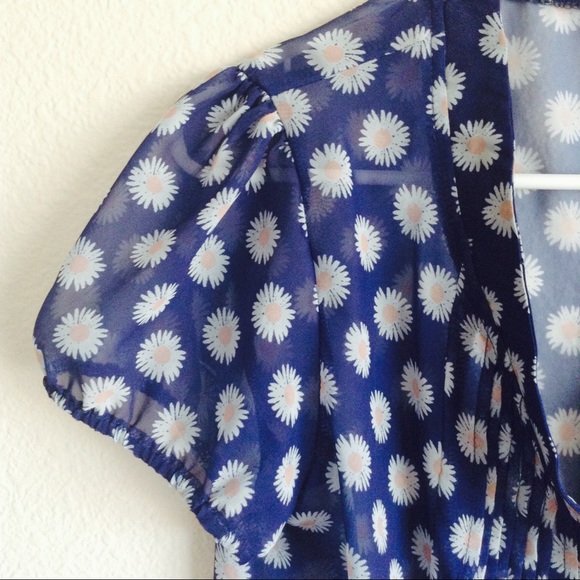 sheer patterned top - Picture 2 of 4