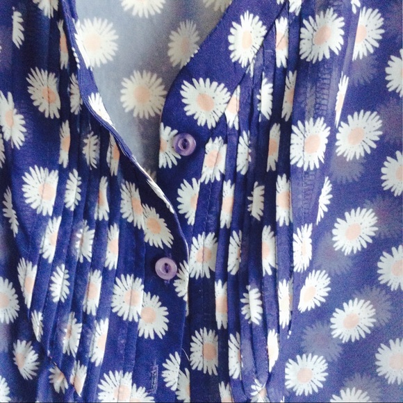 sheer patterned top - Picture 3 of 4