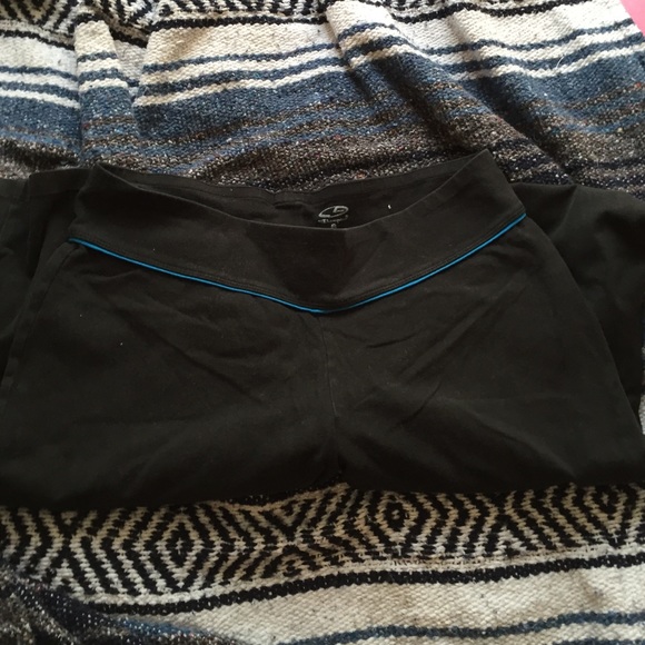 black yoga pants