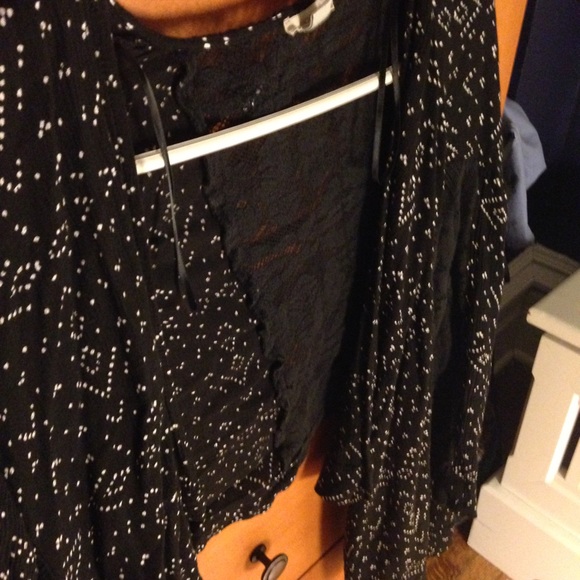 B&W Lace Back Short Kimono - Picture 4 of 4