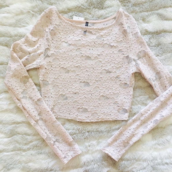 Sexy lace crop! - Picture 2 of 4