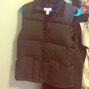 Black old navy puffy vest