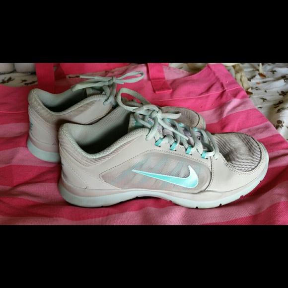 Nike shoes - Picture 1 of 1