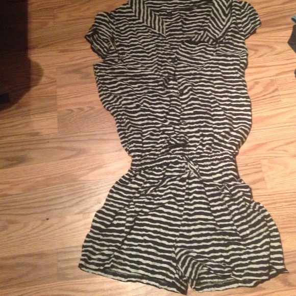 Stripped romper😍