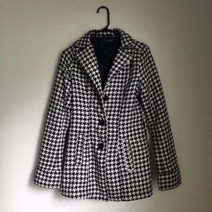 Houndstooth Form-Fitting Coat