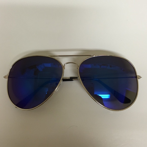 Blue aviator mirrors sunglasses with silver frame.