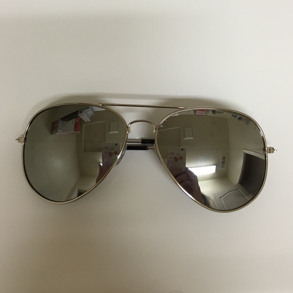 🙏🏻sold 👏silver aviator sunglass w/silver frame.