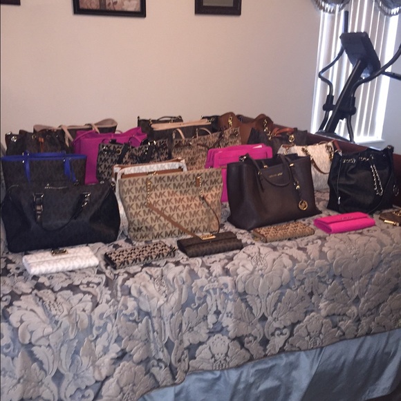 JUST SHOWING MY MICHAEL KORS COLLECTION - Picture 2 of 4