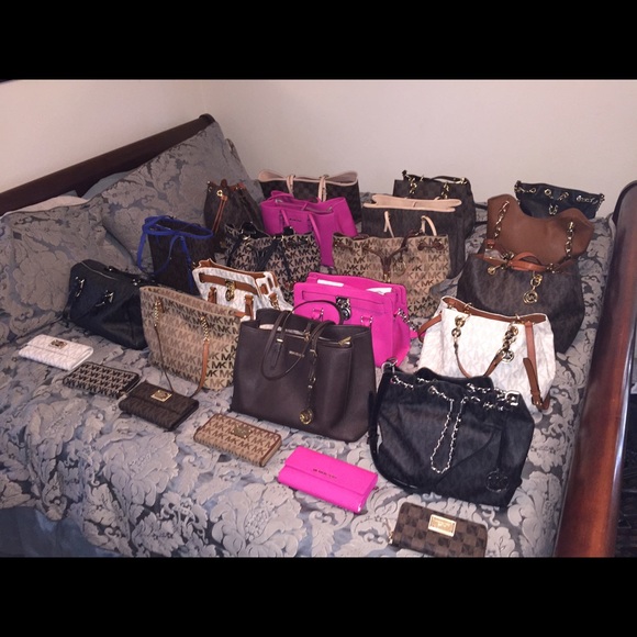 JUST SHOWING MY MICHAEL KORS COLLECTION - Picture 3 of 4