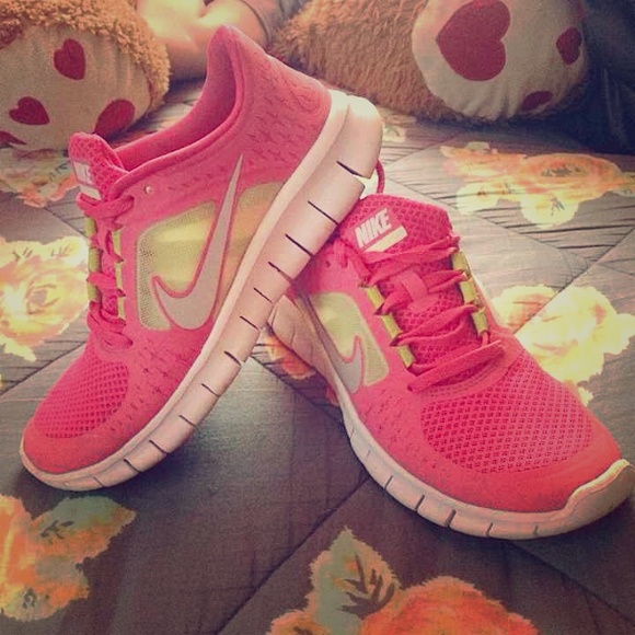 Nike Shoes - Nike free run 3